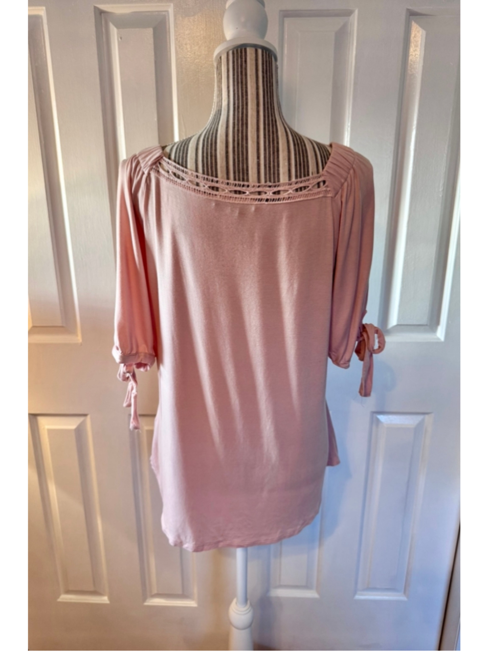 Women's Cable & Gauge Blouse Size L Pink Crochet Neck Tie Sleeve Top - Picture 3 of 8